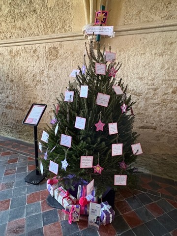 🎄 This Christmas, the greatest gift isn’t under the tree - it’s the love and stability you can offer a child in care.

Could you be the reason a child feels safe and loved?

🎄 Visit our Christmas tree at <a href="/LacockNT/">Lacock</a> &amp; learn more about fostering.

👉 orlo.uk/aVP4S