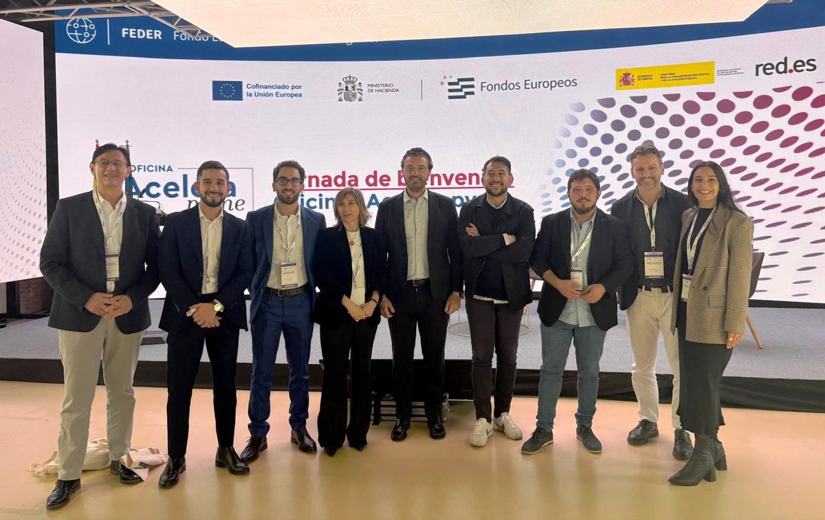 🌐 La #digitalización traspasa fronteras y une, con el director de Red.es, Jesús Herrero Poza, en Murcia a las  <a href="/Acelerapyme/">Acelera pyme</a> adscritas a <a href="/FEMEVALes/">FEMEVAL</a>, <a href="/AecimOAP/">AceleraPymeAECIM</a>, <a href="/FEMPAlicante/">FEMPA</a>  y <a href="/fremm_es/">FREMM</a>. 
Avanzamos 
#FEDER #OficinasAcelerapyme #Acelerapyme #TransformacionDigital