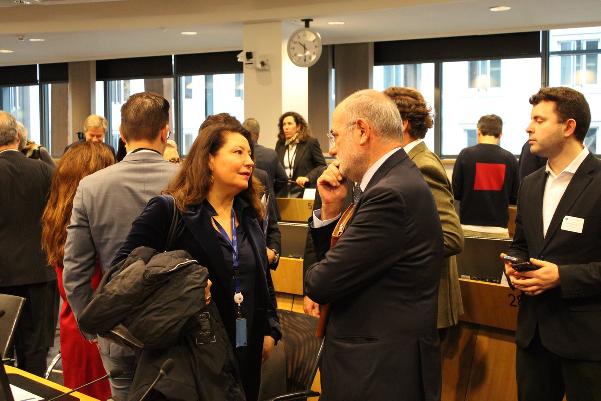 Unió Europea i Acció Exterior tweet media