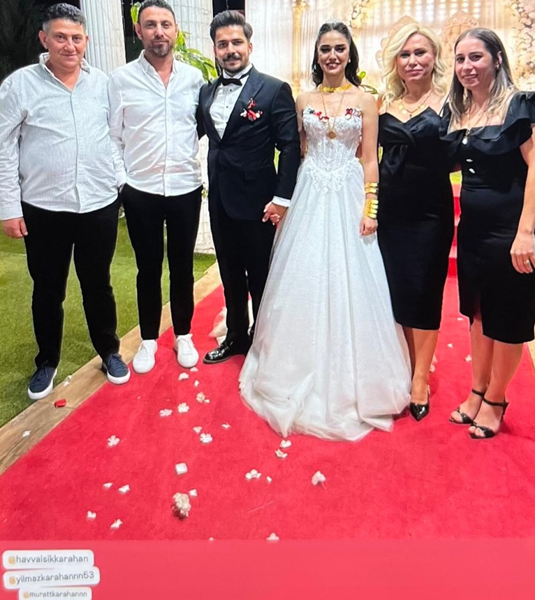 GKarafazli's tweet image. Pazar Adliyesinde Görevli Hakimin Düğün Fotoğrafları Davayı Sarstı: Sanıklarla Aynı Karede Görünen Hakim Dosyadan Alındı rizeninsesi.com/60906-2/ #adliye #akp #dava #hakim #ihtiyar #kooperatif #murat karahan #Pazar #seçil #turan karahan #yolsuzluk #İnsan Hakları