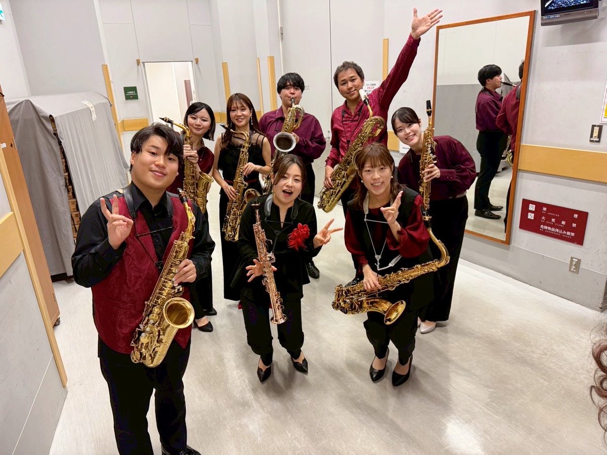 vongoles88's tweet photo. 12月8日に伝承ホールで開催されたヴォンゴレーズ7thコンサート、無事に終演いたしました🎷会場に足を運んでくださった皆様、ライブ配信をご視聴いただいた皆様、各スタッフや関係者の皆様、本当にありがとうございました✨️平日の夜にもかかわらず多くの皆様にご来場いただき心より感謝申し上げます☺️ https://t.co/4qTHWnCZvl