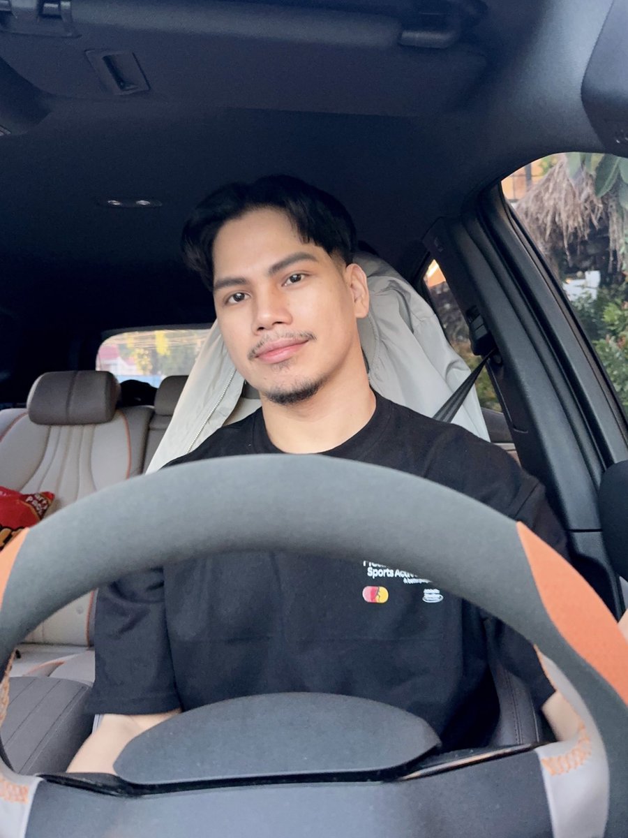 Holy Scheiße tweet media