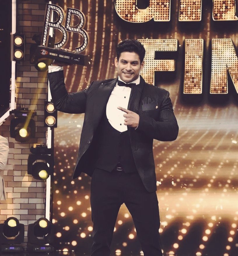 ctma07's tweet photo. The most genuine people get treated the worst, but always wins in the end. Good hearts never lose. Be kind 🤍

#SidharthShukIa #KaranVeerMehra
#GauravKhanna #BiggBoss https://t.co/RPpdkWfpyE