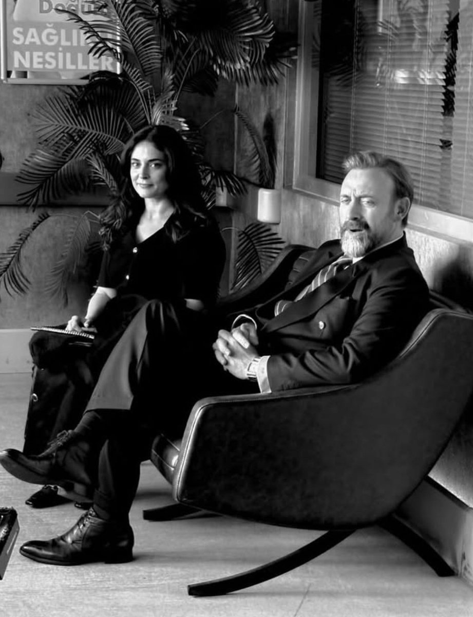 DiziciBagyan's tweet image. Aslıhan Gürbüz &amp;amp; Halit Ergenç 💫
#KralKaybederse