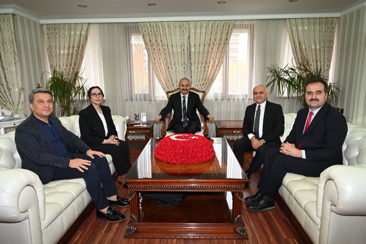 Sera Organize Tarım Bölgesi İçin Kritik Ziyaret

İlimizde hayata geçirilmesi planlanan 1100 dekarlık Tarıma Dayalı Sera Organize Sanayi Bölgesinin yatırım programına alınma süreci ve enerji altyapısının planlanmasına yönelik yürütülen çalışmalar kapsamında Batman’a gelen