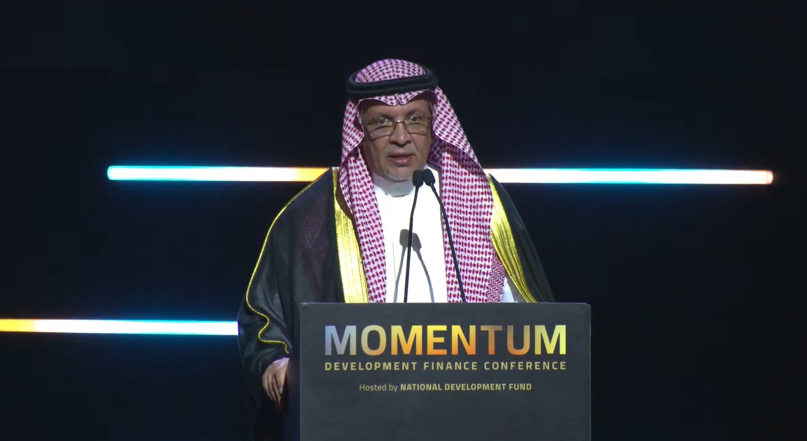 نائب رئيس مجلس إدارة صندوق التنمية الوطني محمد التويجري في مؤتمر التمويل التنموي: قطاع المنشآت الصغيرة والمتوسطة العمود الفقري للاقتصاد السعودي. 1.7 مليون منشأة تخلق 850 ألف وظيفة في السعودية. فريق للتنسيق مع صندوق الاستثمارات العامة ومعايير لتأسيس صناديق جديدة 