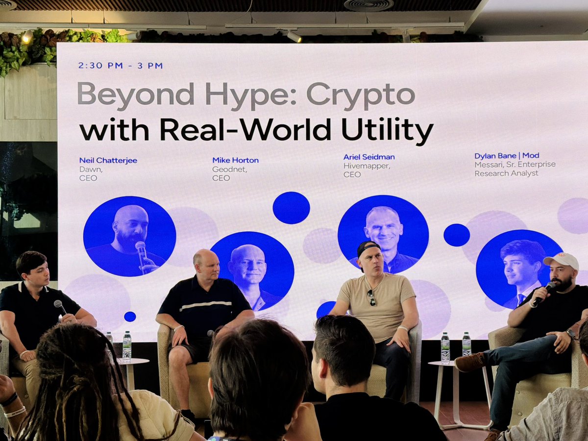 helium's tweet image. 🔥 Leaders from @Hivemapper, @dawninternet, and @GEODNET are on stage getting into it. How is DePIN turning crypto into real infrastructure? 

Wireless, mapping, data sharing... this is utility, not hype. @dylangbane from @MessariCrypto on the mic.