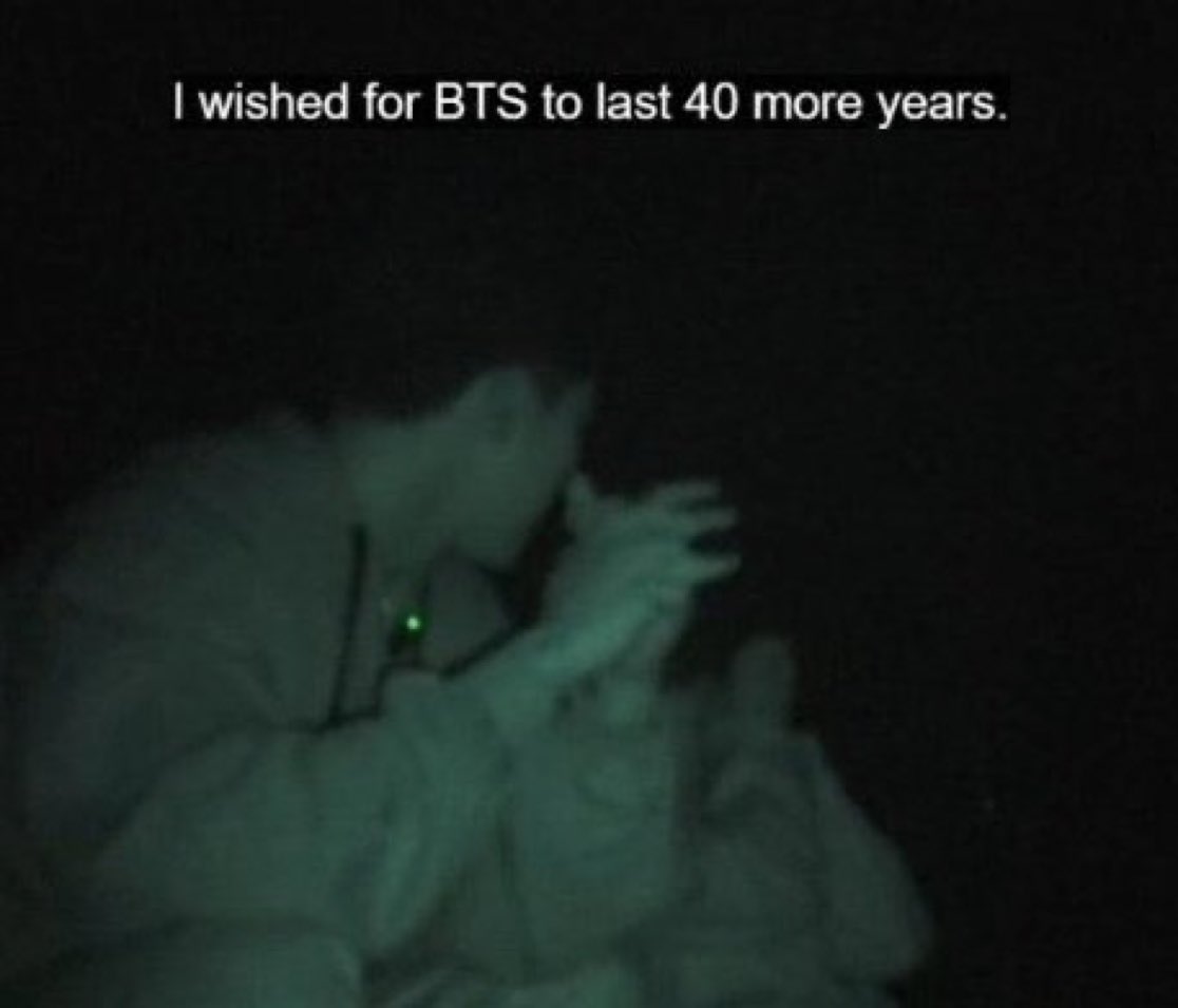 “ผมหวังว่า BTS จะอยู่ด้วยกันไปอีก 40 ปี”

//😭😭😭😭😭😭😭😭😭😭😭😭