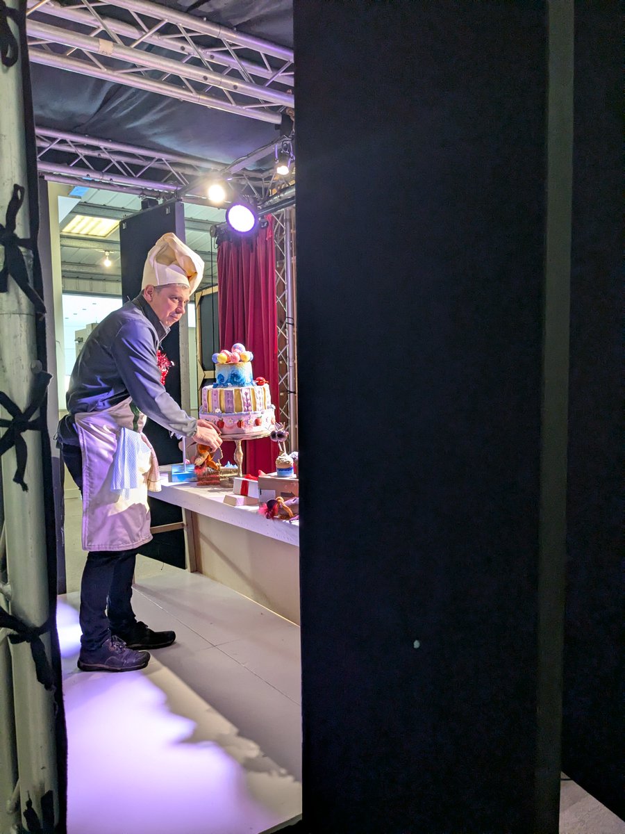 Some last minute rehearsals before our new show goes live in just under 30 minutes! 🧑‍🍳🎂
#mtgs #puppetry #theatre #puppetshow