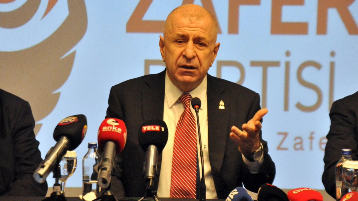 Ümit Özdağ: (Kürtçülerin Germiyanoğulları ve Karamanoğlu Beyliği Kürt’tü iddiası)

“Germiyanoğulları ve Karamanlılar da Kürt’müş. Siyasi şizofren bunlar. 

He ya, Göktürkler de Kürt’tü. Aslında Onlar GökKÜRT idi değil mi? Abidelerin adı Orhun Abideleri değil Amed Abideleri idi.