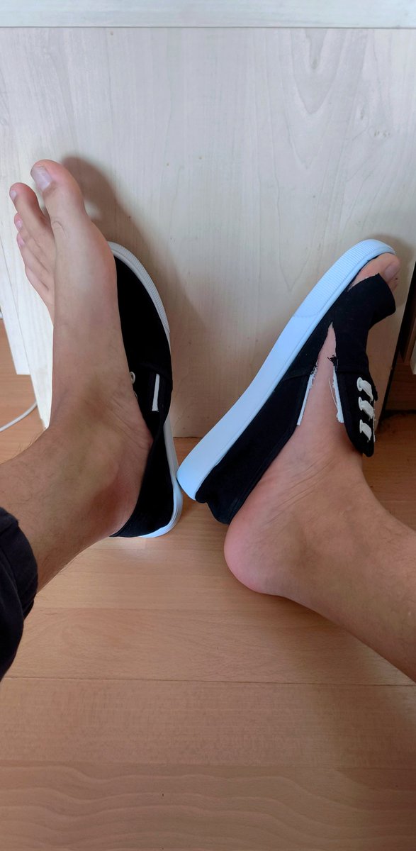 sneaks_funfeet's tweet photo. The shoes are a bit tight, don't you think?
Support with a new pair💪😎
#feet #shoes #pes #bigfeet #giant #retw #findom #giantfeet #domination #macro https://t.co/31jA9V6C1v