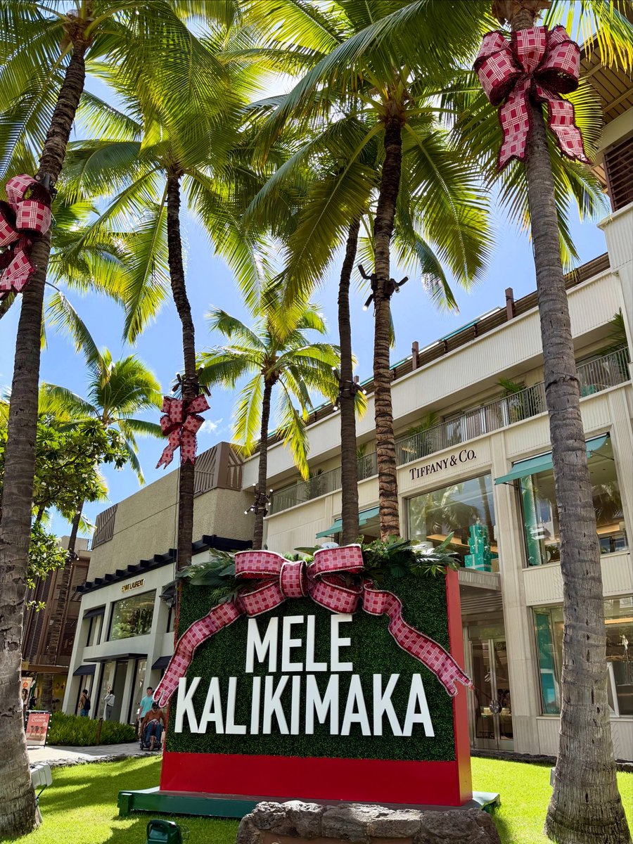 iHeart_Hawaii's tweet photo. 徐々にホリデーシーズンの気分、高まりますね〜❤️🔔😆🎁 #ihearthawaii https://t.co/fQCtSjEQJW