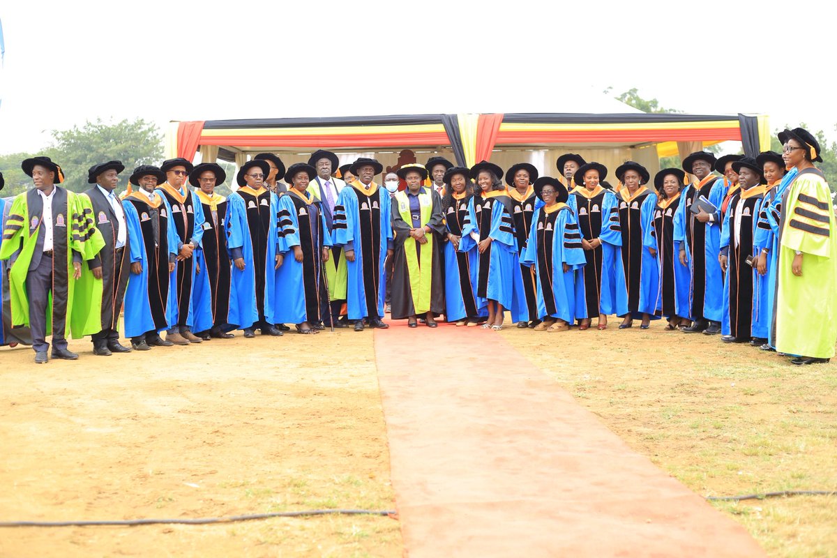JonardPost's tweet photo. UPDATE: Kyambogo University @kyambogou is graduating 5,138 students today β 3,157 males (61%) and 1,981 females (39%). VP H.E. @jessica_alupo, representing President @KagutaMuseveni, officiates at ceremony.
#KyU20thGrad https://t.co/QZxK78DZGK