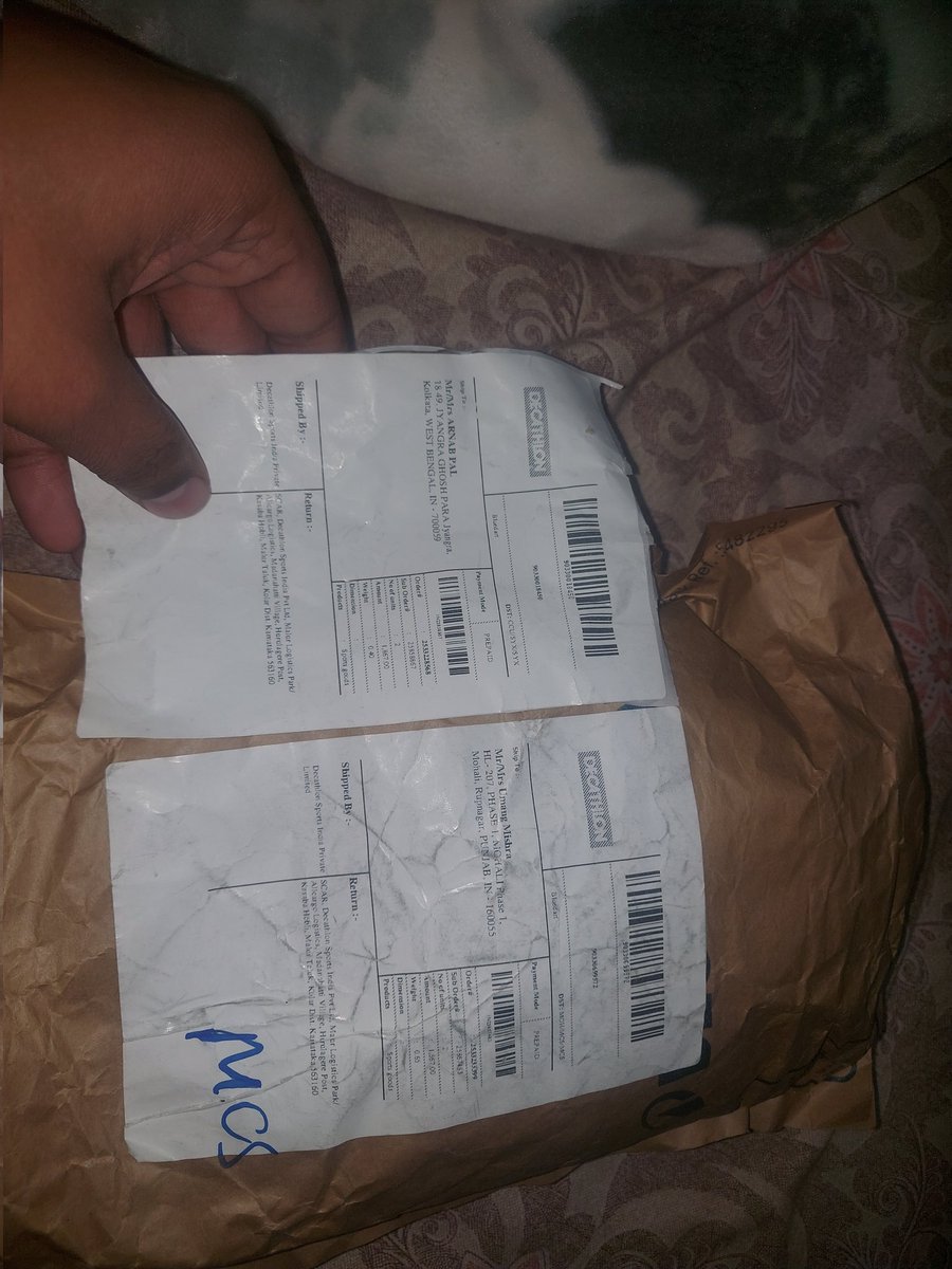 Nikkinng's tweet photo. @Decathlon @Decathlon Ordered 2 men’s fleece jackets (sleeveless &amp; full sleeve). Parcel had my name sticker, but inside was a different product items with another customer’s bill and uneven packing—seems tampered.
Order ID: 2533233399 
Please resolve with replacement urgently. https://t.co/2hkcLjkU6L