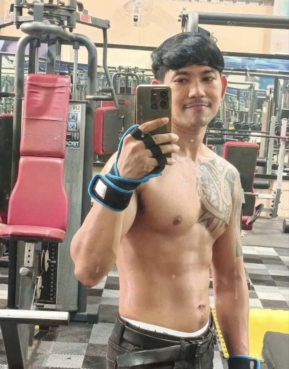 Hot man tweet media