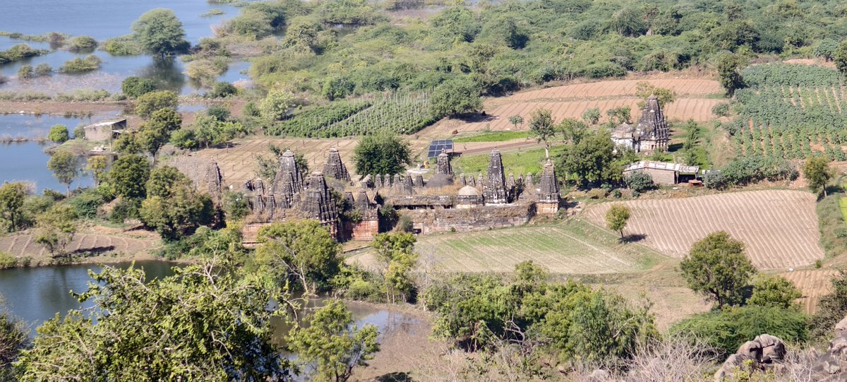 ગુહાઈ પરિયોજના ની ગોદ માં આવેલ મંદિરો ( સાબર કાંઠા)

કદાચ આ મંદિરો શદીઓ પહેલા ના હસે પણ અત્યારે ખંઢેર હાલત માં છે.

સરકાર થોડુંક ધ્યાન આપે તો ઈતિહાસ સચવાય જાય અને પ્રવાસન સ્થળ તરીકે સ્થાન પામે .