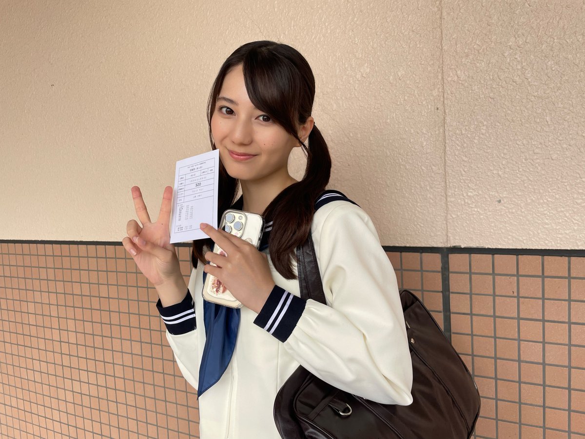 strobe_edge_wow's tweet photo. 🌈#ストロボ・エッジ  Season１☃️

〈最終話〉の #TVer 配信は明後日まで‼️⚠️

まだ観ることができていない方も...🤦
何度でも楽しみたい方も...🙋‍♀️
今すぐ #TVer でチェックやで✅👍

本日は、仲良しのさゆちゃん（#小坂菜緒）と
環（#井上音生）のオフショットをお届け📸
可愛いすぎる２人に思わずほっこり...👼🩵

大好評の〈最終話〉【epilogue】から
中学時代のお写真も特別にどうぞ🐥💞

📍TVer 〈第１・２話〉〈最終話〉配信中 
🔗https://t.co/Fj3DmCg5I2 

📍WOWOWオンデマンド〈全６話〉配信中 
🔗https://t.co/x2VXlMVgRf 

#日向坂46
#咲坂伊緒  #WOWOW