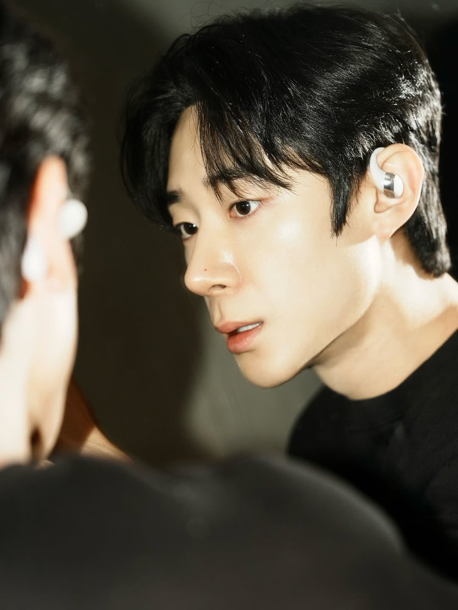 운동하면서 물마시는거 거울보는거 🅗🅐🅗🅐
이러시면 여자들 기절하죠