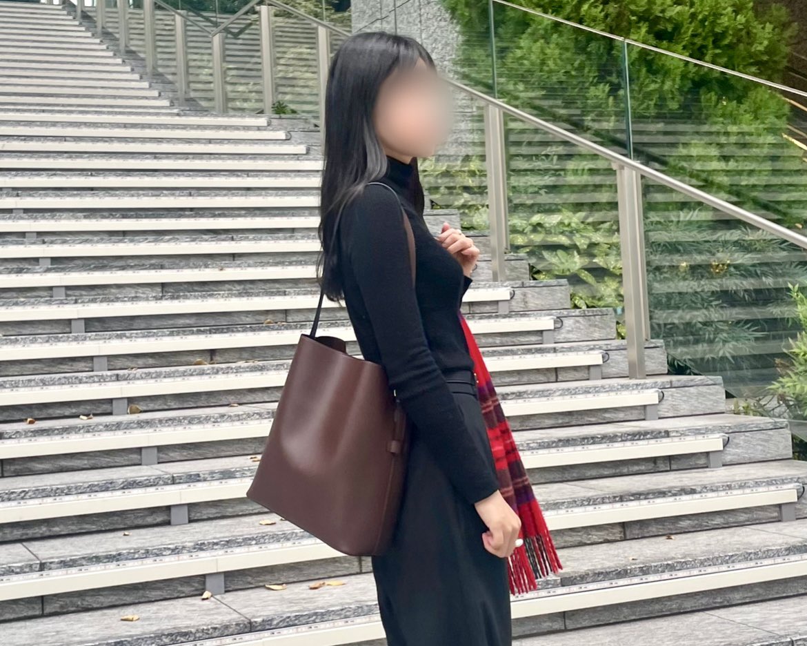 コーデ詳細👗 制服化してるUNIQLOのタートル×タックワイドパンツに白の