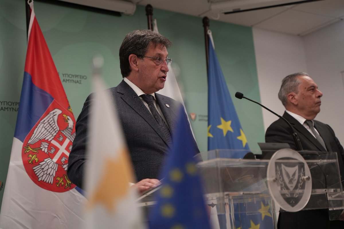 Ο Υπουργός Άμυνας, Βασίλης Πάλμας, υποδέχθηκε σήμερα τον Υπουργό Άμυνας της Δημοκρατίας της Σερβίας, Bratislav Gašić, ο οποίος πραγματοποιεί επίσημη επίσκεψη στην Κύπρο.

Κατά τη συνάντηση των δύο Υπουργών υπεγράφη η Συμφωνία Status of Forces Agreement (SOFA) μεταξύ της Κυπριακής