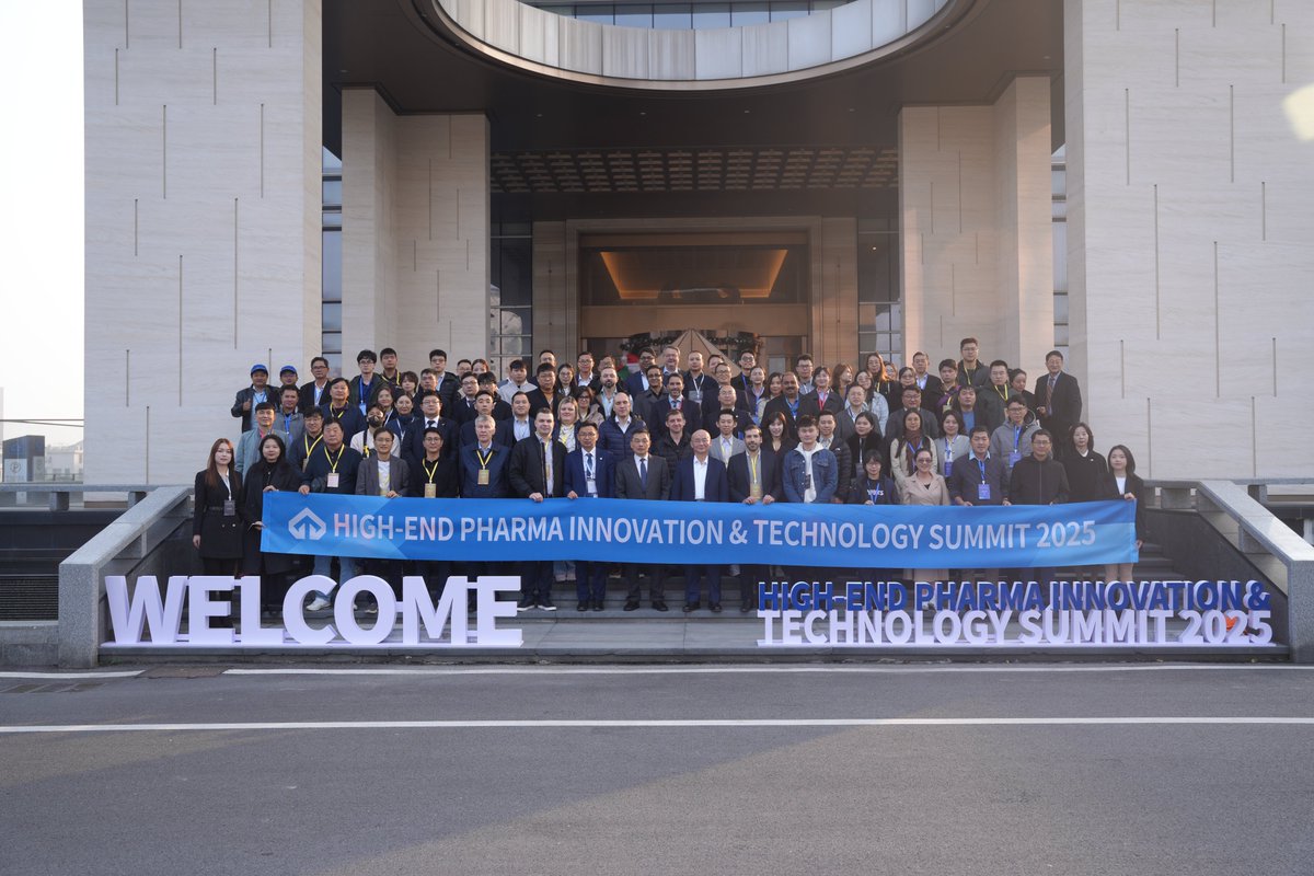 ChangShaDaily's tweet image. On December 9, more than 100 #representatives from the global pharmaceutical industry, hailing from nearly 30 countries, gathered in #Changsha. Through on-site visits to #Truking #Technology's headquarters park and participation in thematic seminars, they gained an in-depth…
