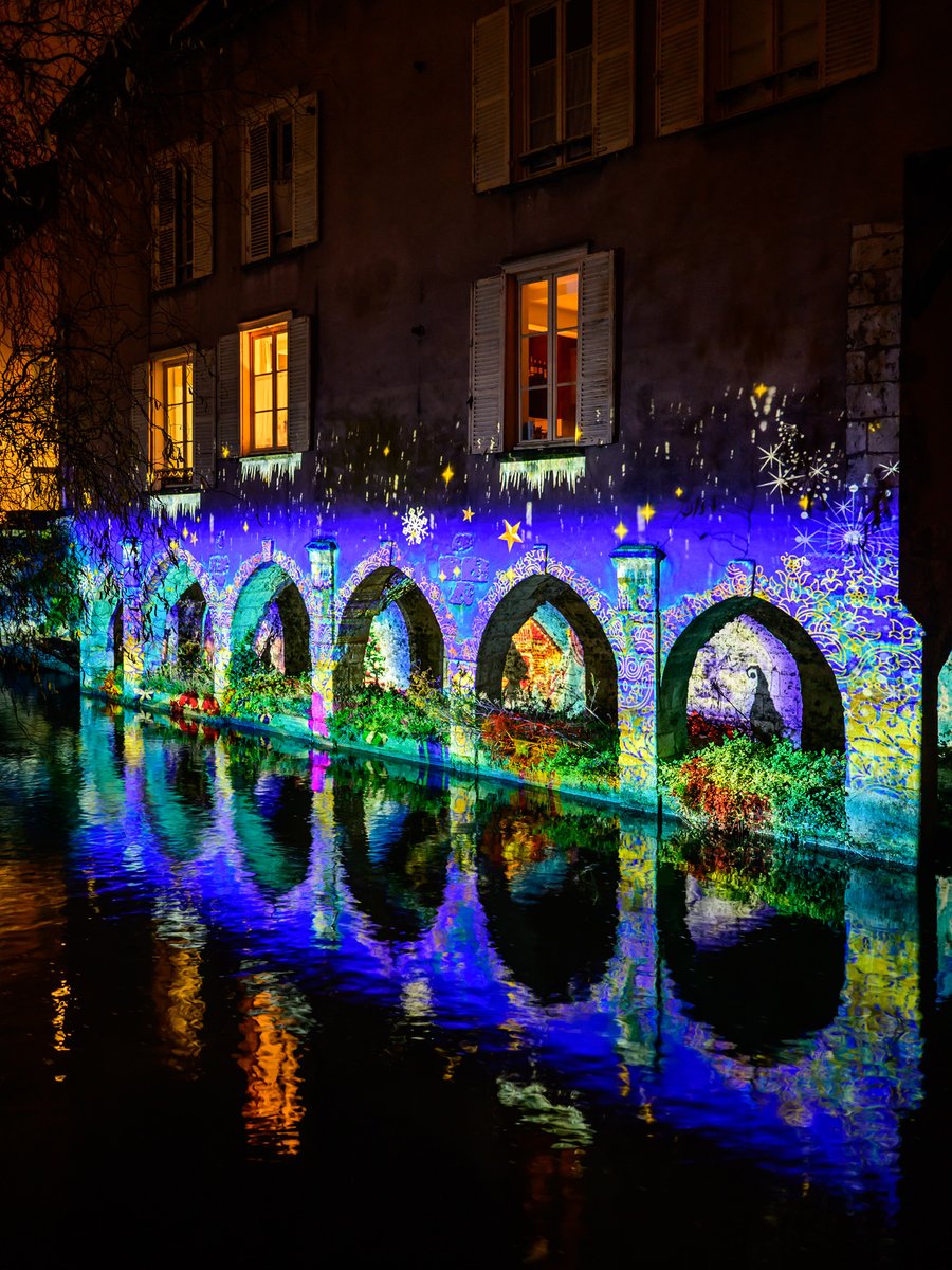 ChartresLumiere's tweet photo. ✨ Suivez les étoiles et les lutins et ils vous emmèneront dans un voyage féérique.  🎄🧚‍♂️ Profitez des illuminations de Chartres en lumières jusqu’au dimanche 4 janvier. ☄️ ► https://t.co/p9mW4FvWZe

#Chartresenlumieres #Chartres #illumination #Noël ​@VilledeChartres https://t.co/ACwMZcTNnu