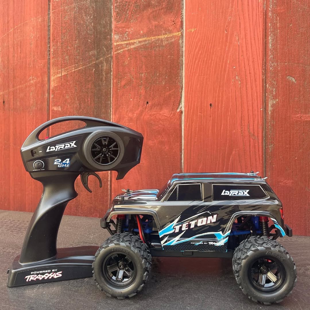 Traxxas's tweet photo. Choose your player >> Teton or Prerunner?? 
1/18 #LaTrax models are the easiest &amp; most affordable way to get started in #RC! 
👉🏼 https://t.co/2zkBF2rQhG

[[Model # 76054-5 / 76064-5]] #LaTraxTeton #LaTraxPrerunner *Powered by #Traxxas 
#TraxxasFanPhoto 📸: dialedrcs805 // eluvsa_ https://t.co/O115VaPpQz