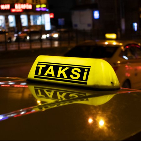 Türkiye, taksi dolandırıcılığı şikayetlerinde Hindistan'ı geçerek 1. oldu.
 Elhamdülillah Reisi Azam Recep Tayyip Erdoğan sayesinde ülkemde taksiler insanlarımızi dolandırırken şimdi insanlarımız taksicileri dolandırıyorlar ne büyük bir şereftir bu ne büyük adalet anlayışı