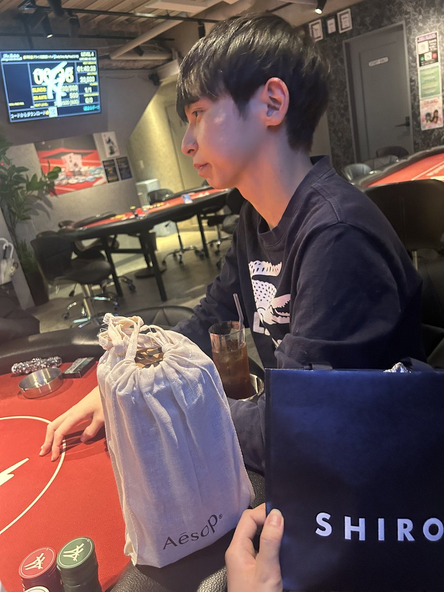 常連のりょーたろさんから誕生日プレゼントをいただきました⸜( ˶'ᵕ'˶)⸝

プレゼントとご来店ありがとうございます😆✨