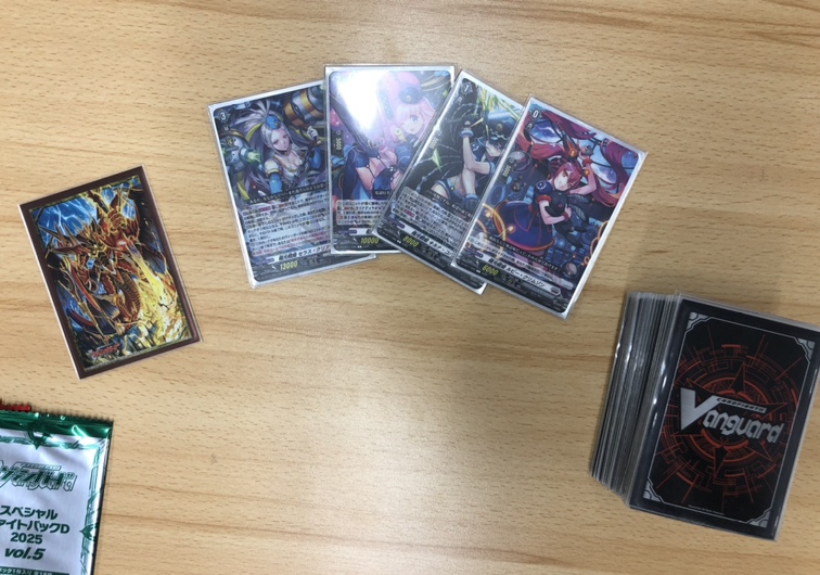 12/10本日のヴァンガードショップファイトの 優勝は伊佐山様のブラント