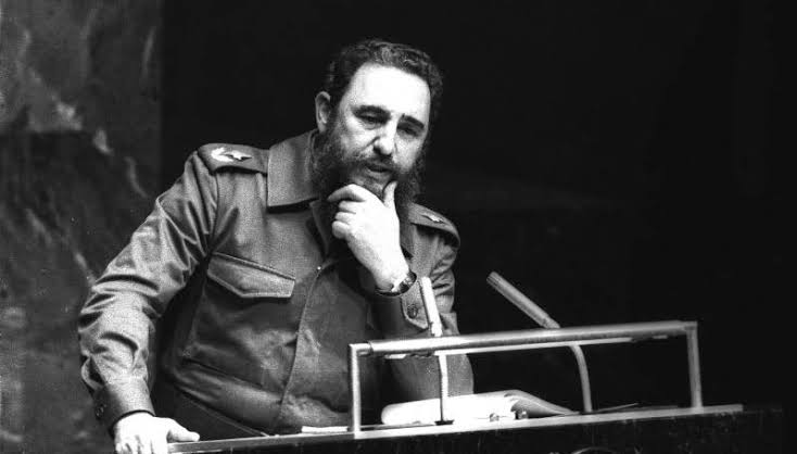 #Fidel "Cuando realmente tú has creado una conciencia solidaria, una conciencia de fraternidad, de hermandad entre los hombres como se ha creado en nuestro país con la Revolución y el socialismo, ¿habrá algún país que haya hecho más por los #DDHH que lo que hemos hecho nosotros?”