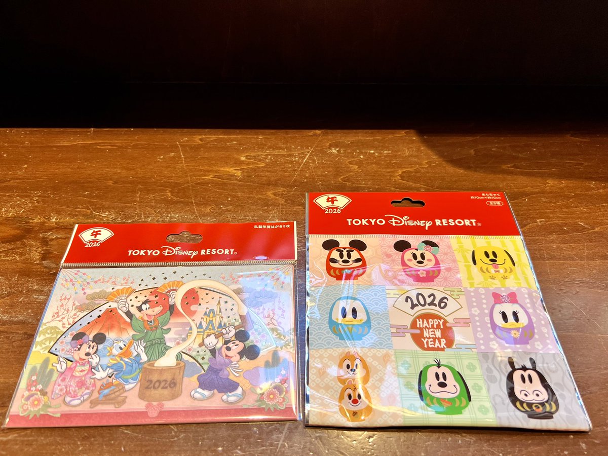 donakko2013's tweet photo. 欲しいグッズは1万円超えたので、ネットで注文したのよ。
年賀はがきは書いて投函したいから、エンポに買いに行ったら、近くにこれがあってね。
ちっさい巾着なんだけど、どれが出てもいいかーと買ったら…
買ったら、出たのよ、愛しいドナちゃんが。
ふぇ？！って変な声が出た😅
家族に年賀はがき投函 https://t.co/ZrAFbwNGG6