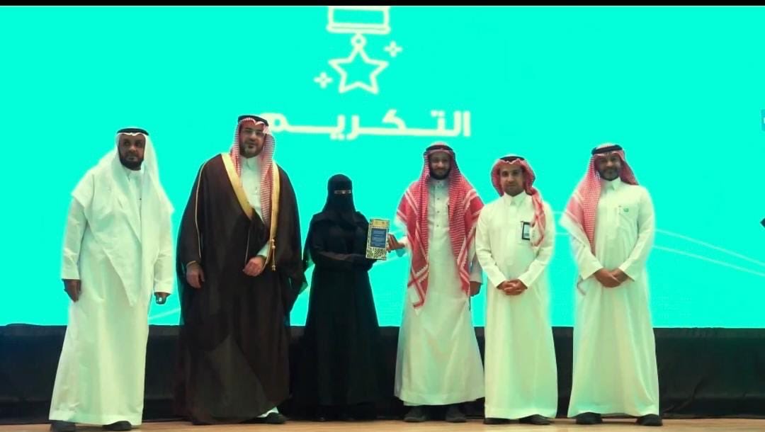yesaishas's tweet photo. تشرفت بتكريم فريق وجهة السائح من قبل جمعية الرواد الشبابية تقديرًا لجهودنا وأعتز بتمثيل الفريق بصفتي النائبة لرئيسة لجنة التخطيط والتنفيذ كل الشكر والتقدير لقائد الفريق
@Ali_Musa2030 ولنائبة الرئيس و رئيسة لجنة التطوير @liyi_3 
ولنائبة لجنة الأنشطة @lq_j00
@lix_1ll 🤍🤍 https://t.co/Eh3fn0oIFR