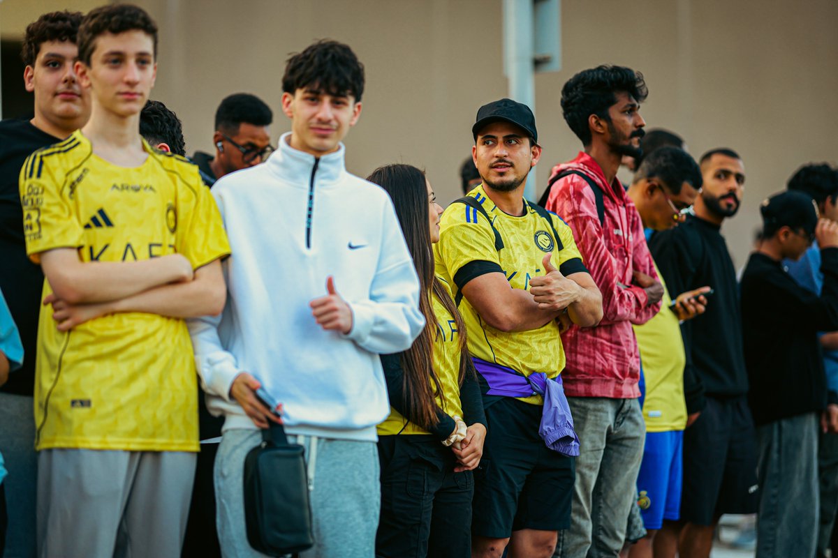 واجهةُ المملكة.. للعالم ..
بقميصه الأصفر، وحروفه العربية الثلاث 💛