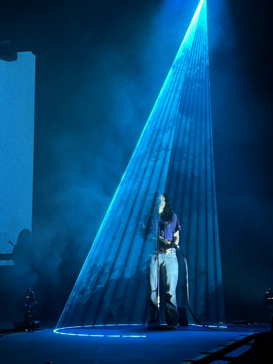 when i’m in the blue light 🧬⛓️