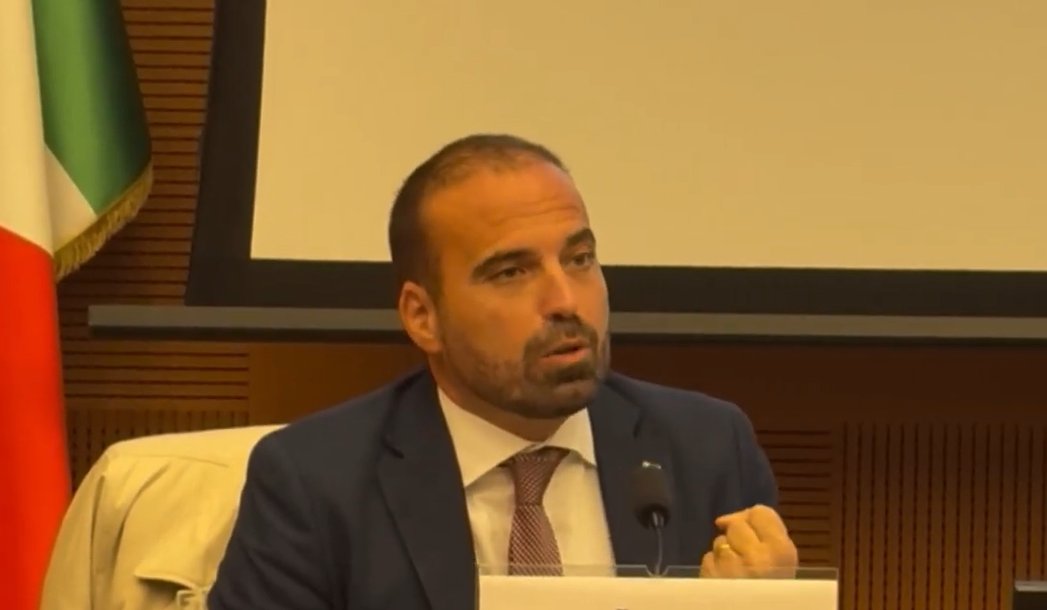 classcnbc's tweet image. #Manovra, Luigi @marattin: che rischio l’aumento della Tobin tax, alzare l’aliquota sulle transazioni finanziare non produrrebbe extra-gettito e farebbe scappare capitali e investimenti. 

Intervistato da @MilanoFinanza, il deputato suggerisce di eliminare due misure molto