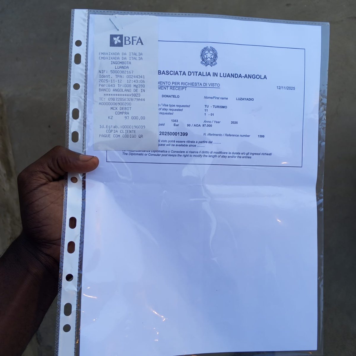 Ontem Recebemos O Email Da Embaixada Da Itália Para Levantamento Do Passaporte, Chegamos Agorinha Mesmo Na Embaixada E Já Já Teremos O Resultado Se Foi Negado O Visto Ou Aprovado 🙏