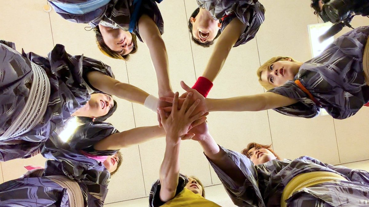 oricon's tweet photo. Travis Japan、早朝から枕投げ対決💥
“ピローマンシップ”で
全国大会選抜メンバーと試合🐯

TELASA（テラサ）オリジナルコンテンツ
12/11(木)24(水) 配信スタート❗️

『Travis JapanノJUST！シン日本遺産
 Premium シンスポーツ遺産』
https://t.co/d9EZYXTuZJ

#トラジャス https://t.co/NdHzm4yeqR