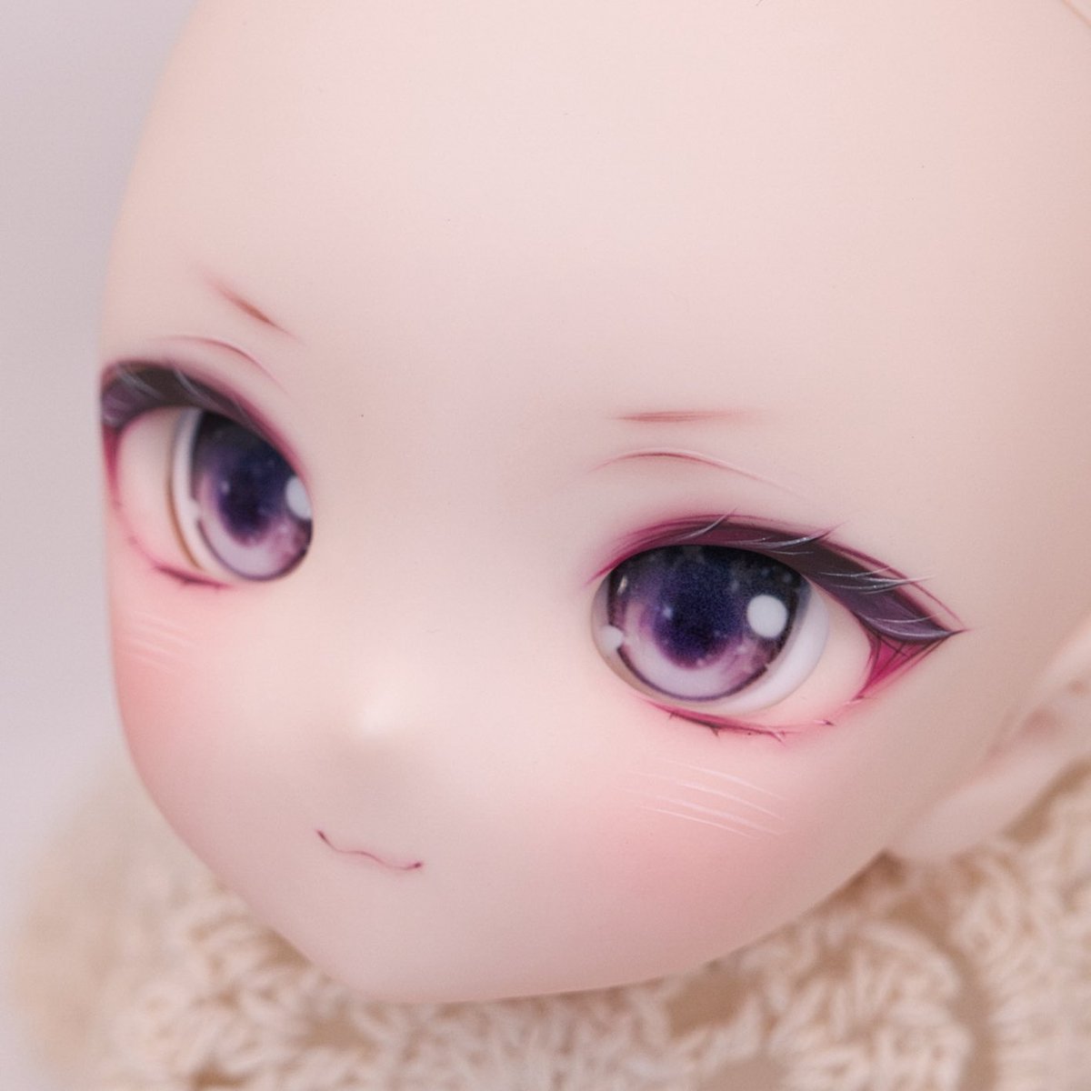 イドルの子気まぐれ紹介🪽

⑪番の子
ベースはピンクで紫〜黒を使ってグラデーションにしたアイラインとむにゅ口がチャームポイントです👀目頭を少し盛っています！

 #アイドール東京