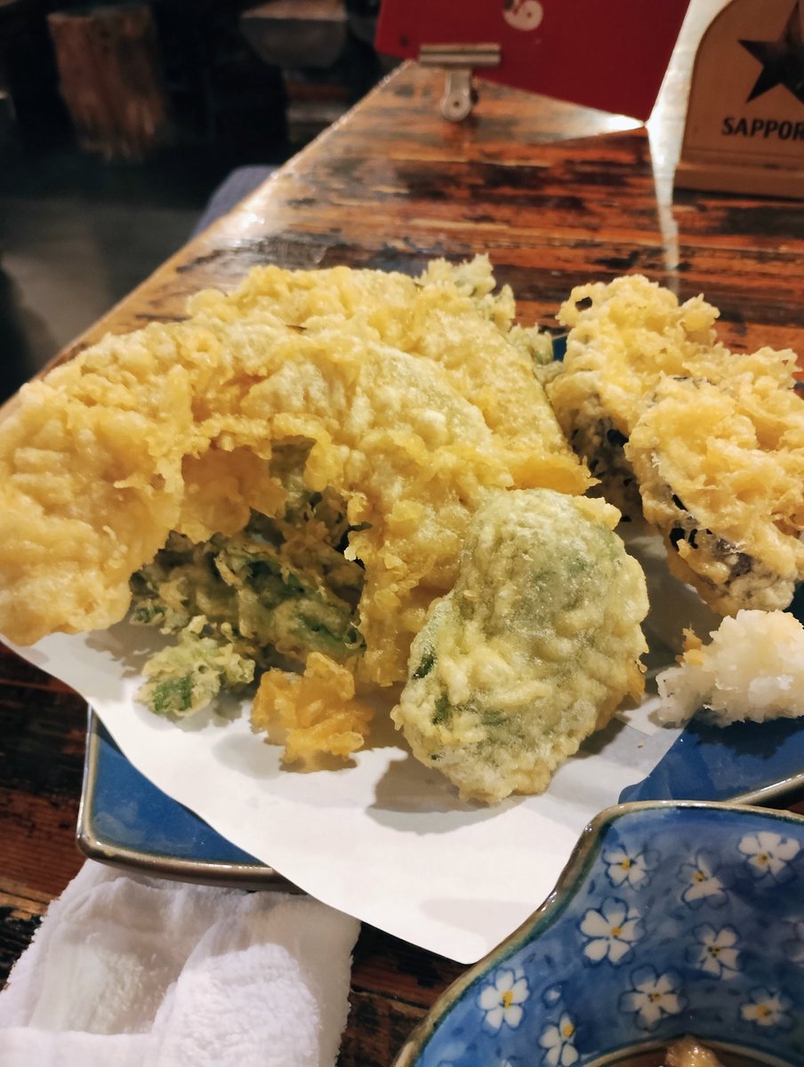 k_k_ikko's tweet photo. 某居酒屋にて野菜の天ぷら盛合せ頼んだら結構な量きた https://t.co/NA2uw6EJ4Q