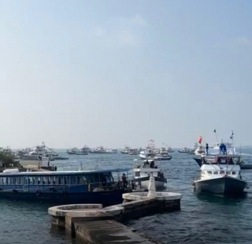AleeQasiim's tweet photo. Meethi kadayeh, masverikan kurumuge huhdha oiy 450 ulhandhu ovey, enmme 30 ulhandhu nikume male' ge neru thah bandhu kuranee miyohgen. Airport ah furaa ferry ah nunikumevey hen miothee mulhi Male' hisoaru kohfa @FishermensUnion @Shiyamaldives @min_mohst https://t.co/pFM2cP5D3V