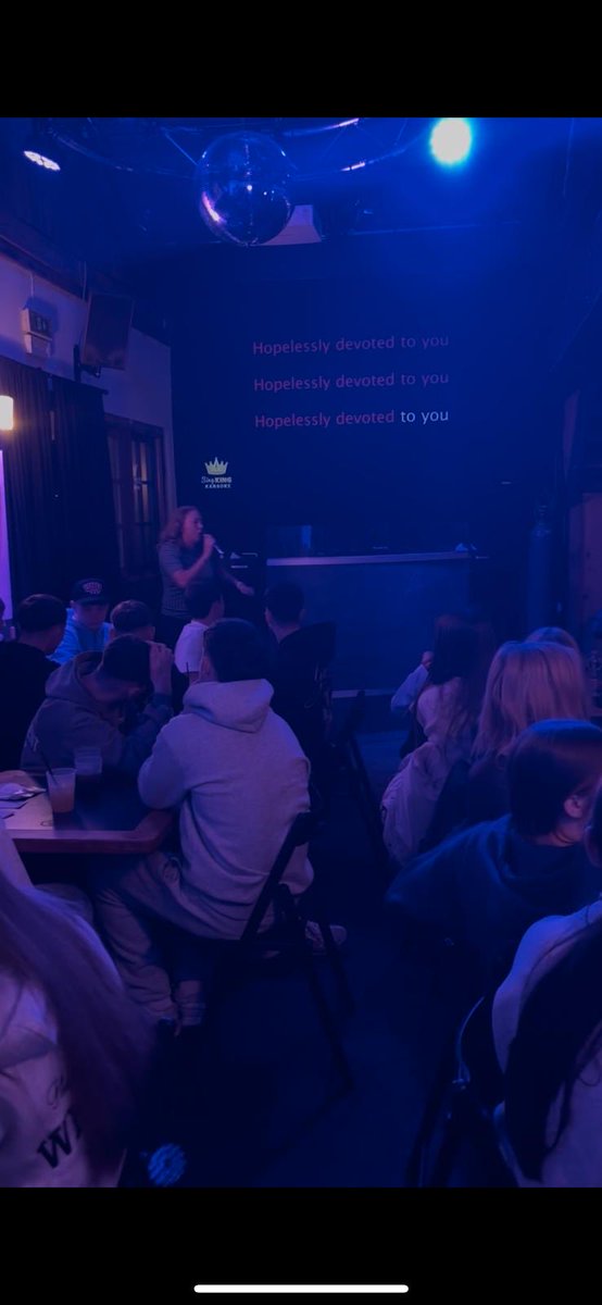 KAHealthWB's tweet image. Last night we visited Poldo Karaoke in Predazzo. Not just talented skiers 🎤 😂😂 Thanks to Dj Barlow too! @Kilwinning_Acad @Skisupremeuk