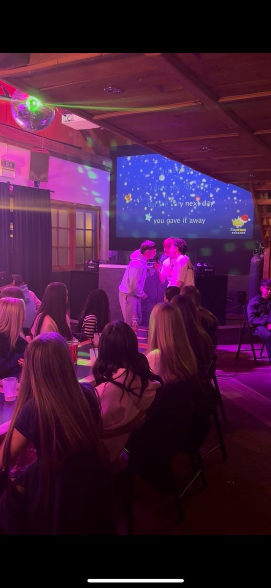 KAHealthWB's tweet image. Last night we visited Poldo Karaoke in Predazzo. Not just talented skiers 🎤 😂😂 Thanks to Dj Barlow too! @Kilwinning_Acad @Skisupremeuk