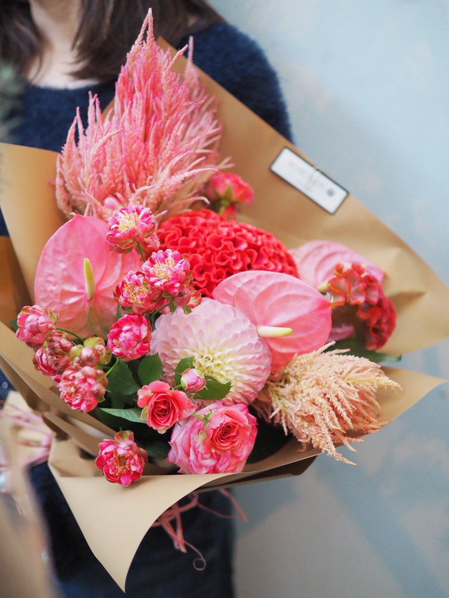 bionicplants's tweet photo. サーモンピンクとピンク、オレンジ色が
より可愛く活きるよう、そして楽しんでもらえるように意識しました💐
#bionicplants #ブーケ #ギフト https://t.co/8lT7ycInPX