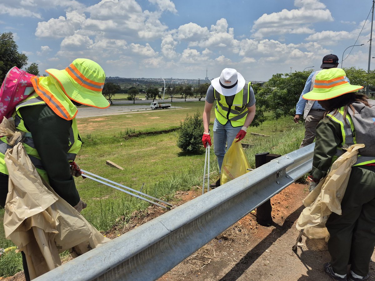 ♻️ “These clean-ups are not event-based interventions. This is about restoring dignity, maintaining cleanliness, and ensuring that communities feel the impact every day,” says MEC Botha as he continues site inspections.