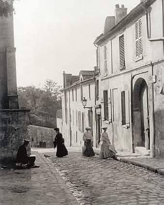 Rue Cortot, Montmartre. 
c.1900. Paris 18e