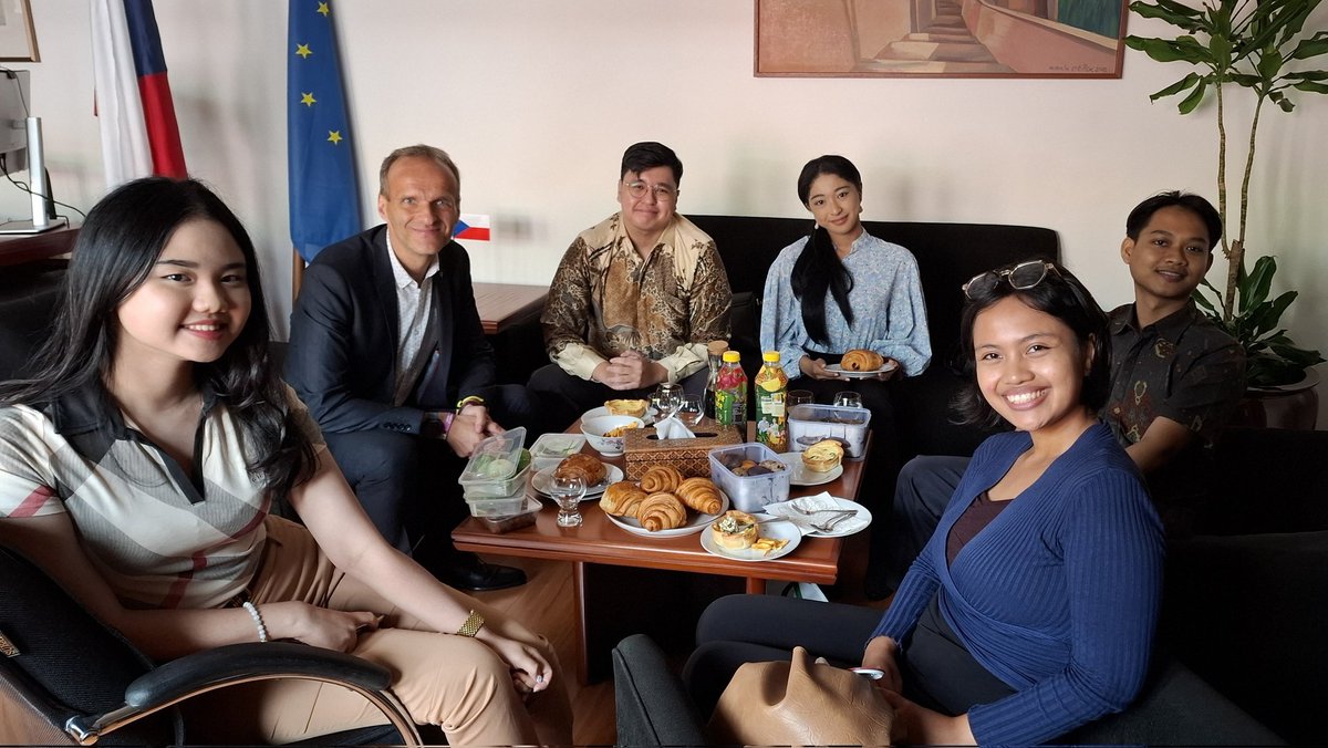 Critical thinking is the needed asset for young people to cope with many challenges of today's world. This resonated at our human rights breakfast on "Youth Empowerment" with Aliansi Remaja Independen, Association Youth for Inclusive &amp; Interdisciplinary AI and SiPalingHI! Media.