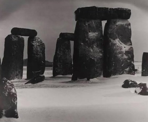 FedeItaliano76's tweet image. 'Stonehenge in the Snow' (1944) by Bill Brandt