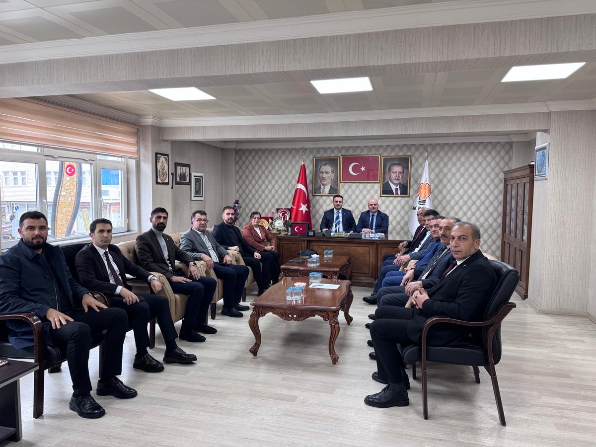 📍KARS

İl Başkanımız Muammer Sancar, Gençlik Kolları İl Başkanımız Mustafa Sarıdağ ve Kadın Kolları İl Başkanımız Zelal Sara ile beraber ilçe başkanları toplantımızı gerçekleştirerek; Cumhurbaşkanımızın işaret ettiği istikamette AK davamızın etrafında bir kez daha sıkı sıkı