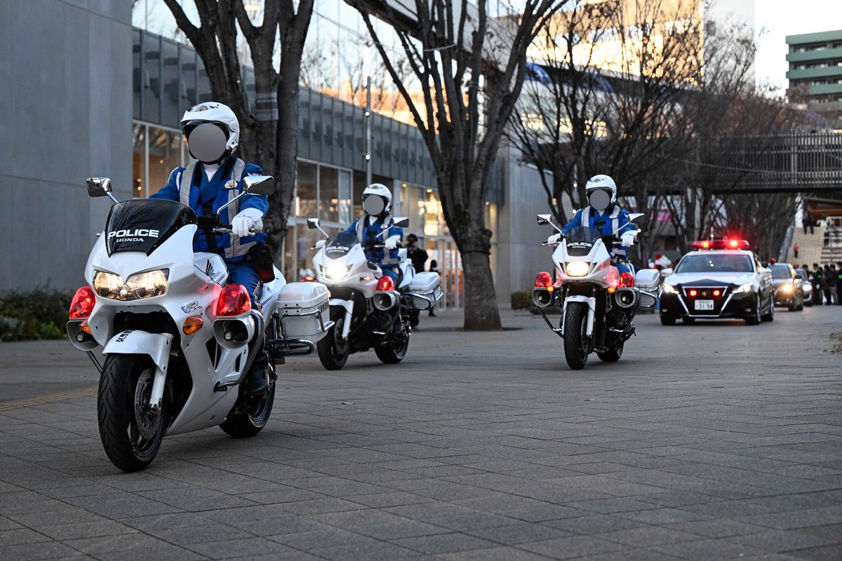 PRS_220's tweet photo. 2025/12/10
「年末年始特別警戒取締り出動式」
流山おおたかの森駅前広場にて出動式が行われました。 https://t.co/MUTi5JKpIO